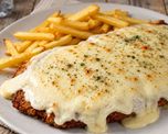 La receta para hacer milaneza a la suiza, cremosa con queso gratinado que transforma cualquier comida. La receta para hacer milaneza a la suiza, cremosa con queso gratinado que transforma cualquier comida.