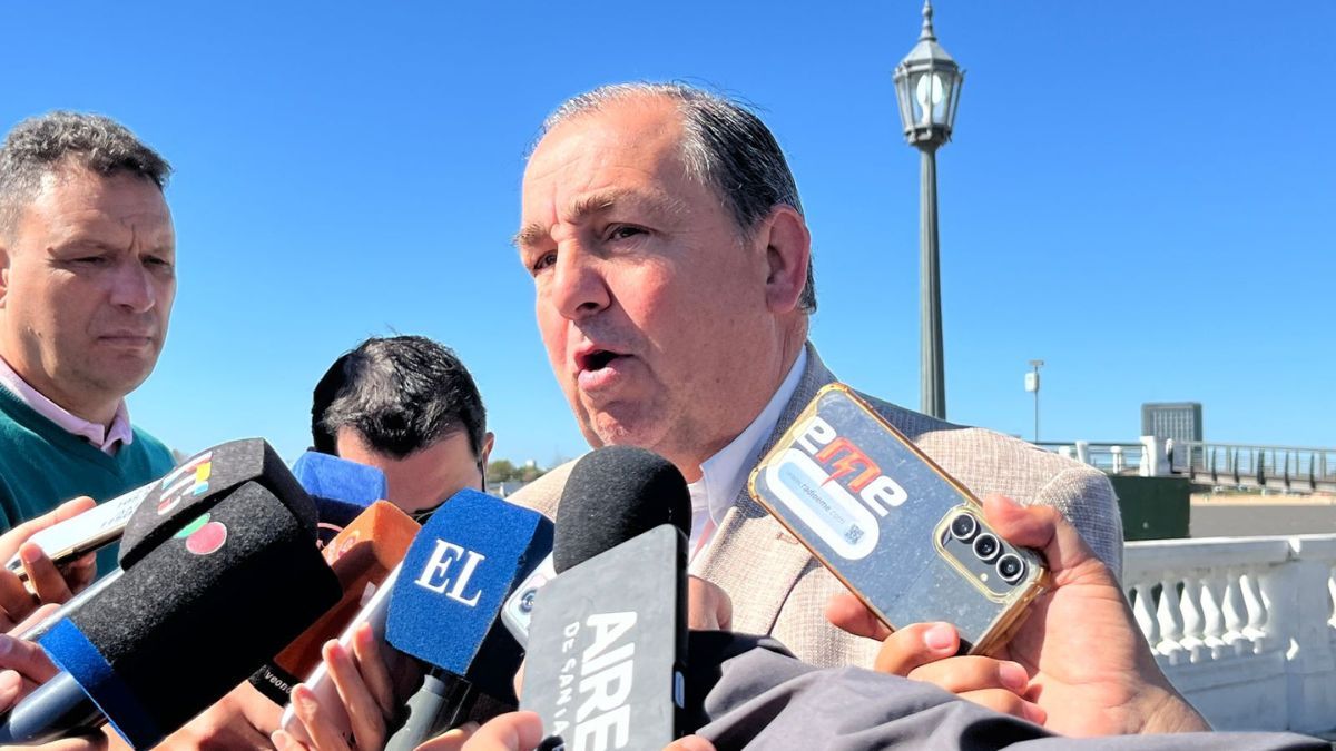 Los comerciantes pidieron al intendente Poletti una reconsideración de la medida. Los comerciantes pidieron al intendente Poletti una reconsideración de la medida.