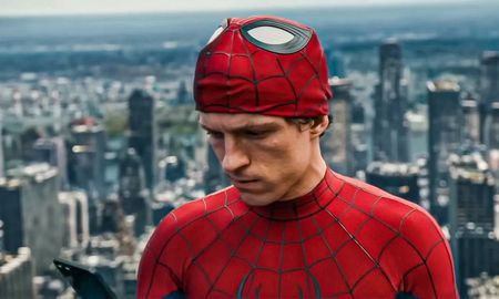 La mutación física de Peter Parker sugiere que la película explorará el género del body horror, algo totalmente inédito para el Spider-Man de Tom Holland. La mutación física de Peter Parker sugiere que la película explorará el género del body horror, algo totalmente inédito para el Spider-Man de Tom Holland.