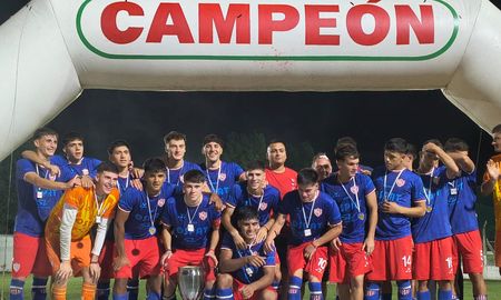 Unión amplió sus vitrinas y llegó al título 31 en su historia. Unión amplió sus vitrinas y llegó al título 31 en su historia.