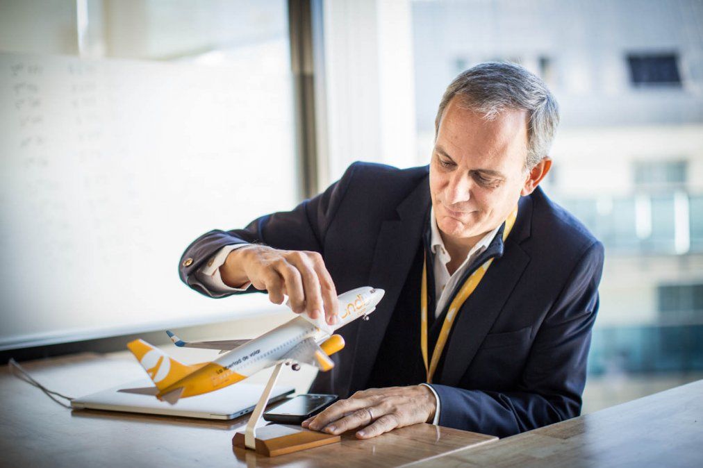 Flybondi le exigió la renuncia a Julian Cook por haber dicho que el peronismo es un cáncer que destruye al país