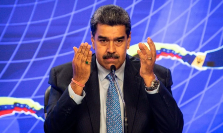 El gobierno de Nicolás Maduro deportó de Venezuela al equipo periodístico de C5N, compuesto por los periodistas Adrián Salonia y Nicolás Munafó y el camarógrafo Fabián Solís. El gobierno de Nicolás Maduro deportó de Venezuela al equipo periodístico de C5N, compuesto por los periodistas Adrián Salonia y Nicolás Munafó y el camarógrafo Fabián Solís.