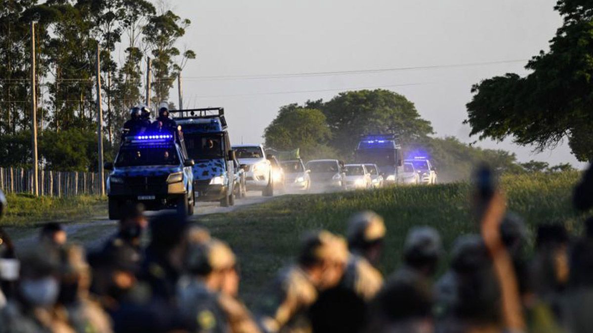 Dolores Etchevehere fue trasladada a la Departamental Policial de la ciudad de La Paz tras ser detenida luego de resistirse a abandonar el campo familiar que ocupaba junto a miembros del Proyecto Artigas.