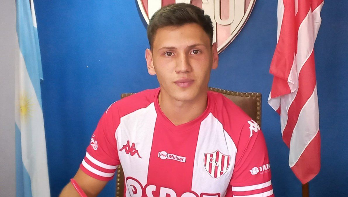 El Club Atlético Unión le compró a Boca Juniors el pase de Enzo Roldán y el mediocampista firmó este lunes un contrato por cuatro años.