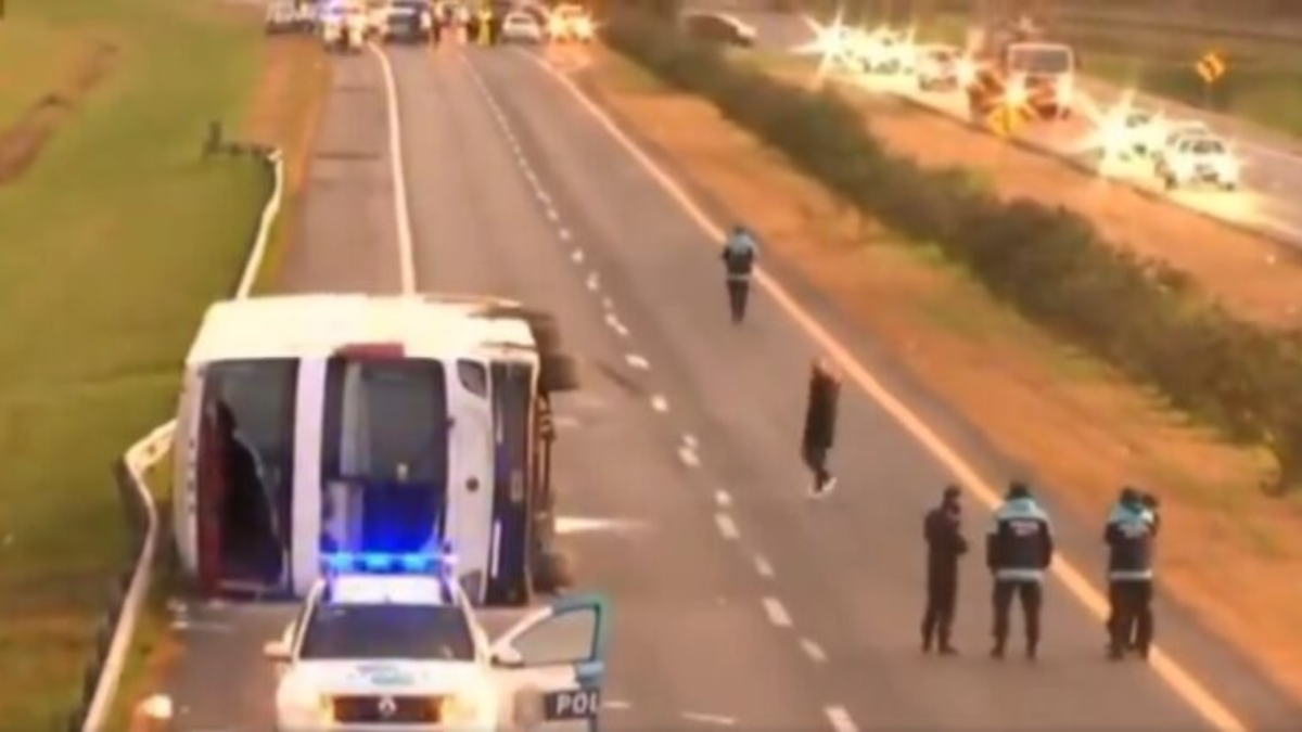Revelaron las numerosas multas que tiene el micro que volcó en la Ruta 2