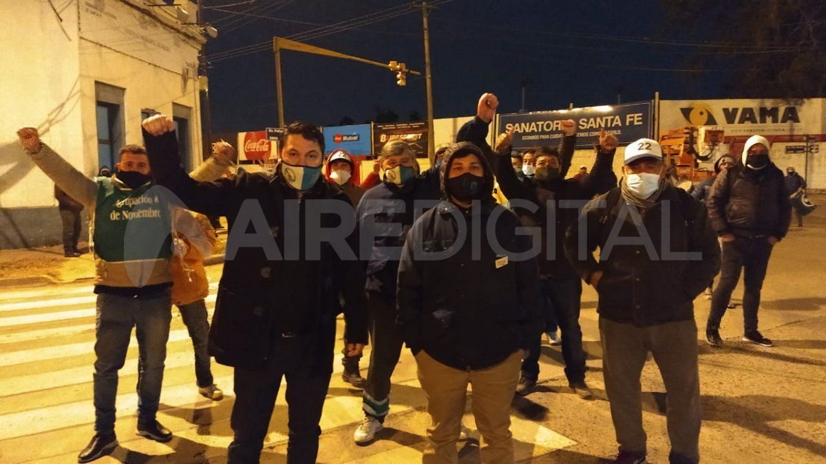 Los trabajadores piden que se reclame la vacunación contra el covid de los esenciales.