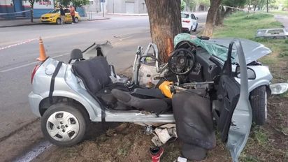 Accidente fatal en Córdoba: dos muertos y cinco heridos tras chocar contra un árbol