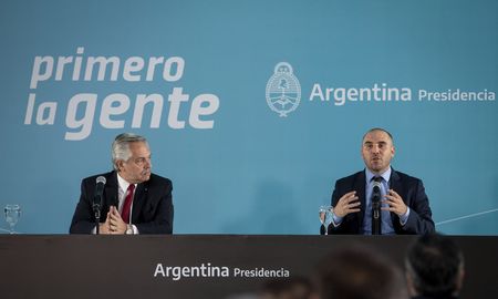 El Presidente anunció hoy junto al ministro de Economía, el envío al Congreso del proyecto de renta inesperada para empresas que aumentaron sus ingresos por el incremento de precios debido a la guerra en Ucrania. Foto NA: Damián Dopacio. El Presidente anunció hoy junto al ministro de Economía, el envío al Congreso del proyecto de renta inesperada para empresas que aumentaron sus ingresos por el incremento de precios debido a la guerra en Ucrania. Foto NA: Damián Dopacio.