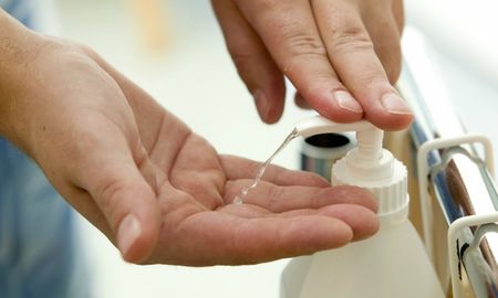 presos de nueva york fabrican alcohol en gel para prevenir el coronavirus presos de nueva york fabrican alcohol en gel para prevenir el coronavirus