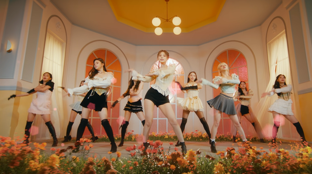 TWICE estrenó MOONLIGHT SUNRISE y enloqueció a sus fanáticos