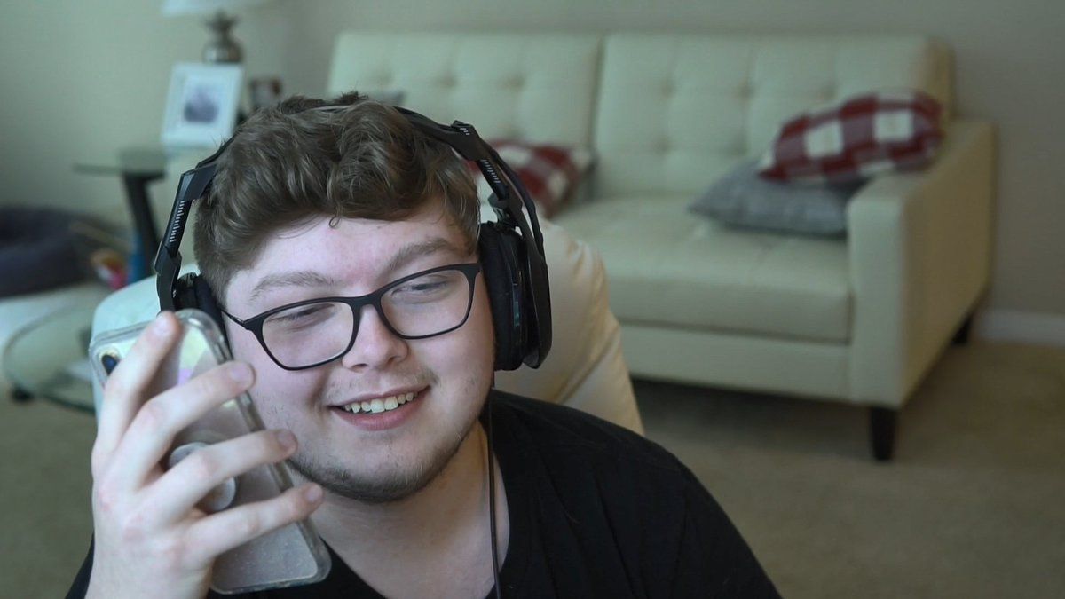 Ganó una fortuna jugando al Fortnite y sorprendió a su mamá: pagó todas sus deudas