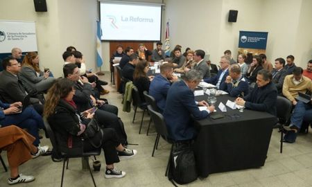 La Convención del 25 entrará en la segunda mitad y se acerca a las definiciones. La Convención del 25 entrará en la segunda mitad y se acerca a las definiciones.
