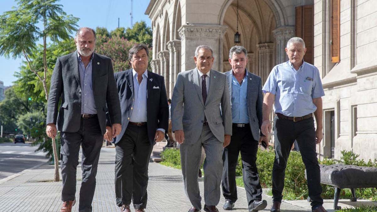 La Mesa de Enlace anunció un paro agropecuario que seguirá firme hasta, al menos, este miércoles.