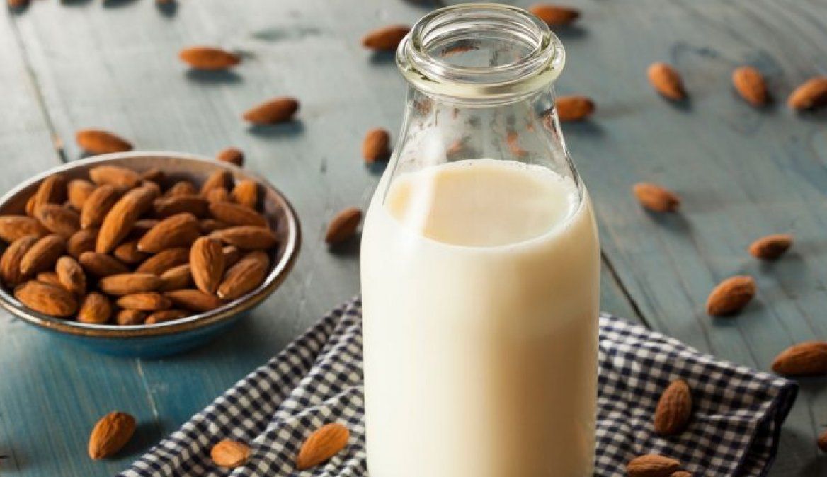 Leche de almendras.