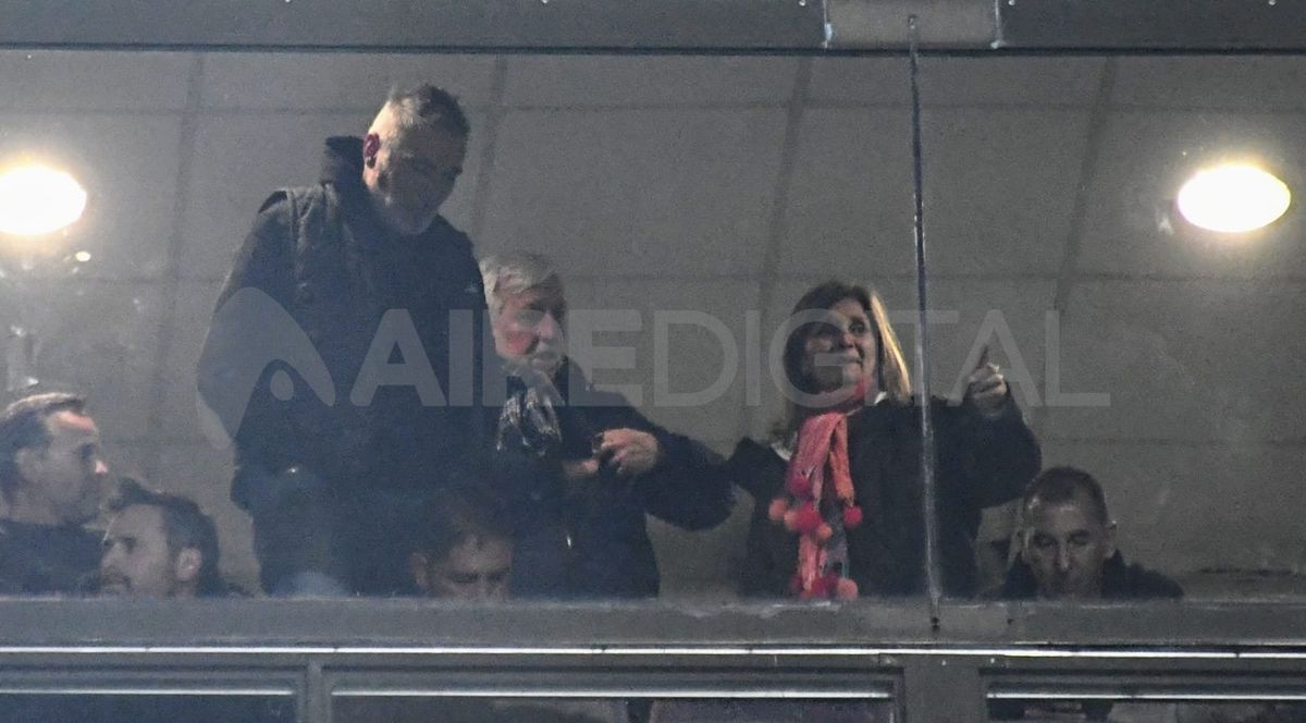 Sergio Rondina, elegido como sucesor de Julio César Falcioni, estuvo presente en la cancha durante el partido entre Colón y Vélez.