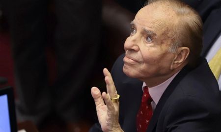 El ex presidente de la Nación está internado en una clínica de Buenos Aires. El ex presidente de la Nación está internado en una clínica de Buenos Aires.
