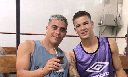 el gran gesto de brian fernandez con los pibes de la reserva el gran gesto de brian fernandez con los pibes de la reserva