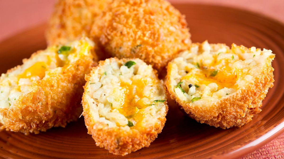La receta para hacer croquetas de arroz sin aceite.