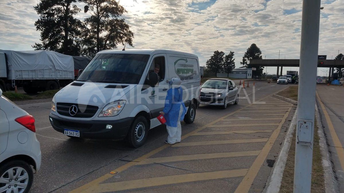 Los controles en el túnel subfluvial no incluyen la presentación del hisopado negativo. ¿Cambiará ahora?