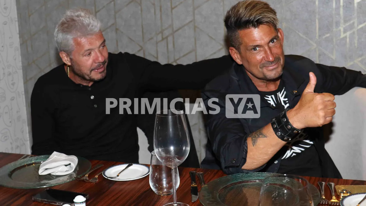 Marcelo Tinelli y el Tirri disfrutan a pleno juntos del verano en Punta y disfrutaron de una noche con amigos del medio.
