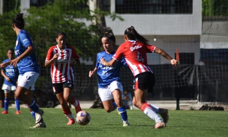 Unión y Estudiantes igualaron 1 a 1 en La Plata por el partido de ida de las semifinales del reducido de la Primera B del fútbol femenino. Unión y Estudiantes igualaron 1 a 1 en La Plata por el partido de ida de las semifinales del reducido de la Primera B del fútbol femenino.