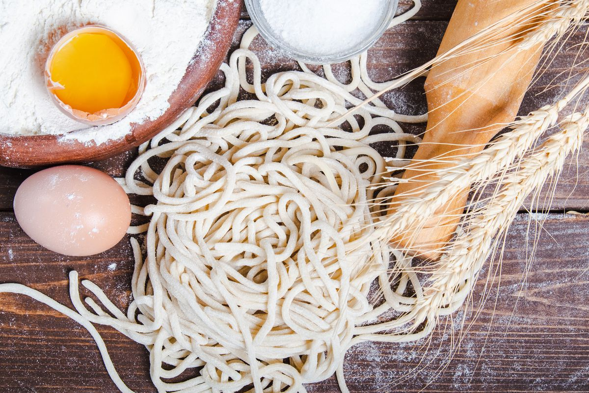 Cómo hacer fideos caseros con tres ingredientes