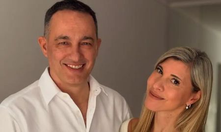 El periodista deportivo Fernando Carlos se casó con Verónica y mostró la libreta roja en sus redes sociales. El periodista deportivo Fernando Carlos se casó con Verónica y mostró la libreta roja en sus redes sociales.