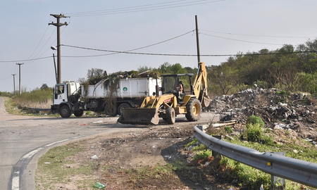 Desde las siete de la mañana la Municipalidad de Santa Fe realiza este jueves, una nueva jornada de limpieza de residuos localizados sobre Circunvalación Oeste. Desde las siete de la mañana la Municipalidad de Santa Fe realiza este jueves, una nueva jornada de limpieza de residuos localizados sobre Circunvalación Oeste.