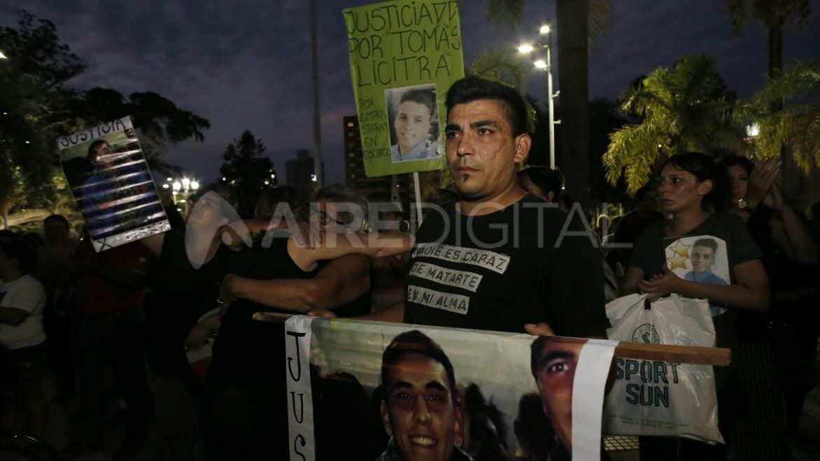 En medio de la escalada de violencia, Santa Fe se manifestó en la Plaza 25 de Mayo 