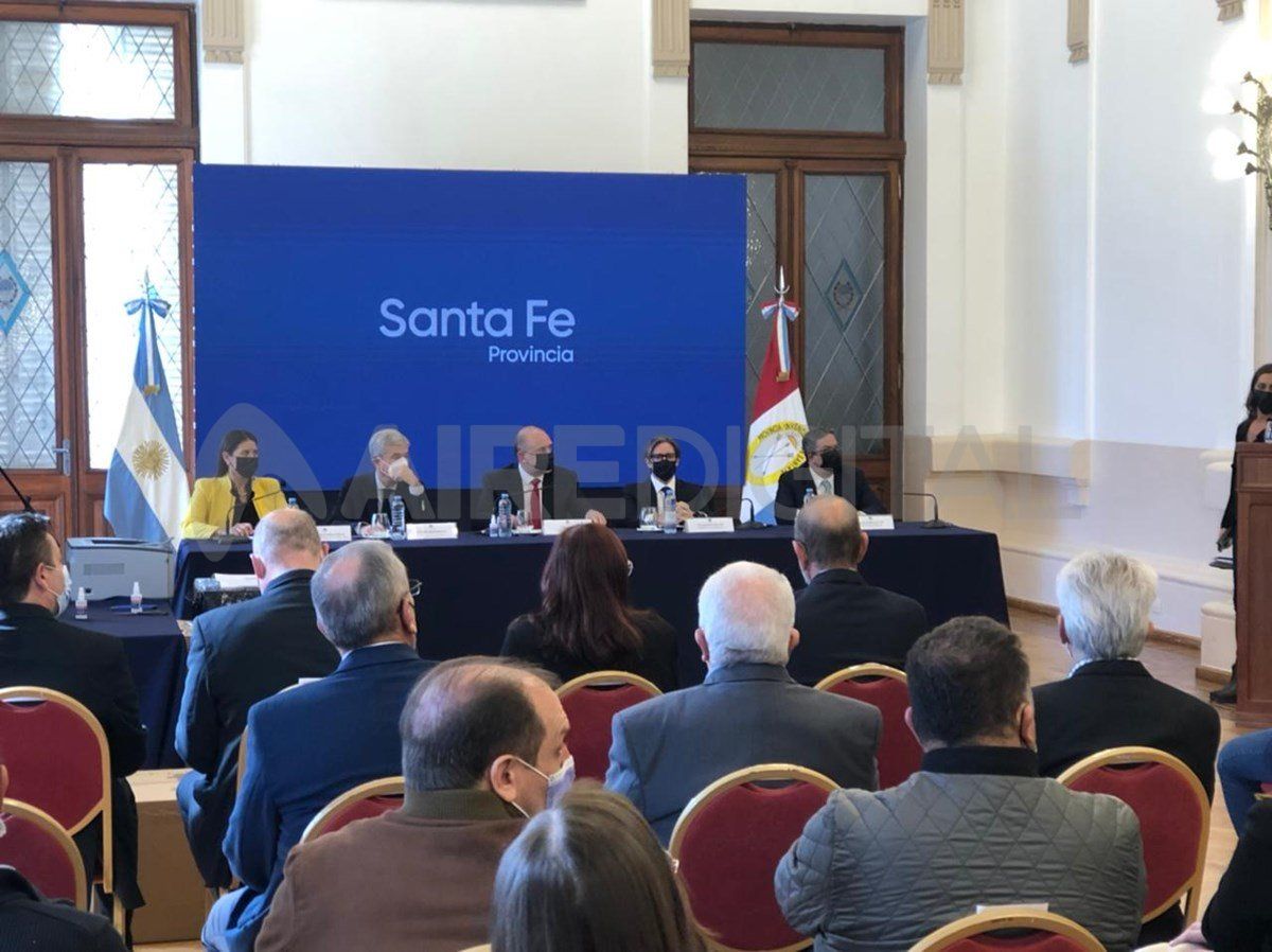 Omar Perotti participó de la licitación del programa Santa Fe + Conectada.&nbsp;