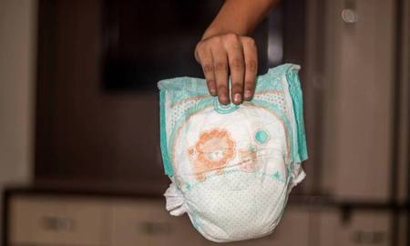 Guardaba los ahorros de su vida en un pañal y por error los tiró a la basura Guardaba los ahorros de su vida en un pañal y por error los tiró a la basura
