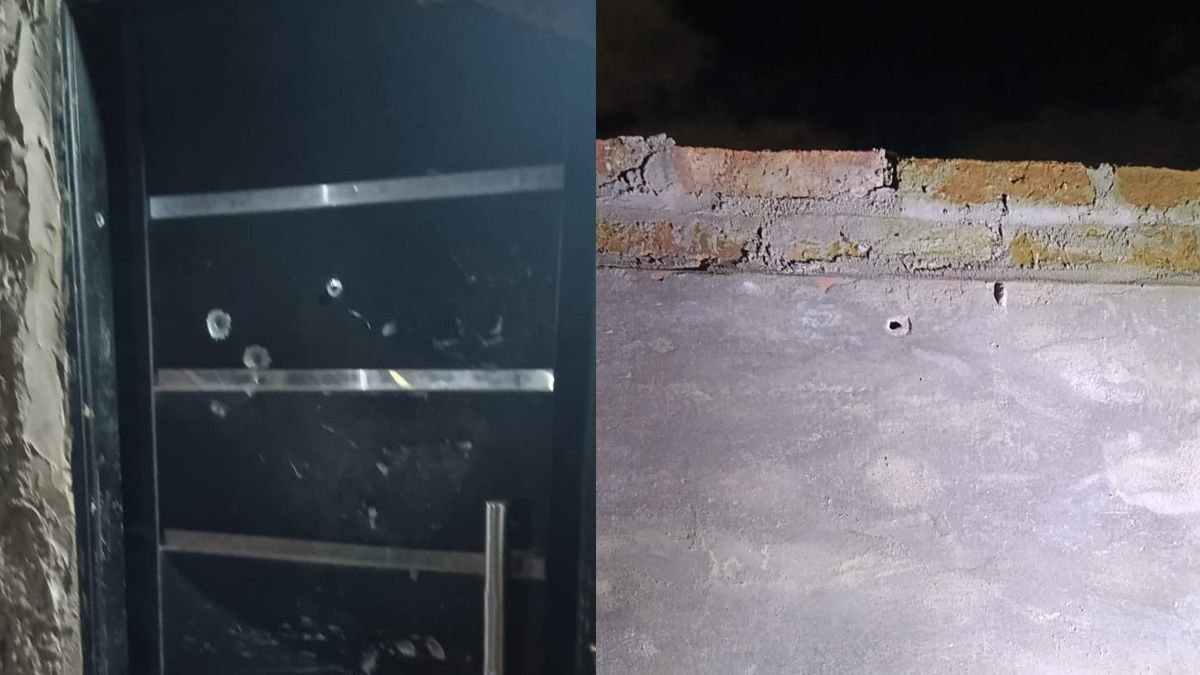 Tres impactos de bala quedaron marcados en la puerta de la vivienda atacada durante la noche.