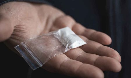 La muerte de 24 personas en la provincia de Buenos Aires producto del consumo de cocaína adulterada volvió a poner en agenda un debate postergado y necesario en la Argentina: qué postura tomar frente al consumo de sustancias psicoactivas. La muerte de 24 personas en la provincia de Buenos Aires producto del consumo de cocaína adulterada volvió a poner en agenda un debate postergado y necesario en la Argentina: qué postura tomar frente al consumo de sustancias psicoactivas.