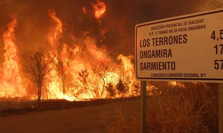Dos nuevos focos de incendio se originaron este viernes en la provincia de Córdoba, uno de ellos en la localidad de Sampacho, y el otro en Villa Cura Brochero. Dos nuevos focos de incendio se originaron este viernes en la provincia de Córdoba, uno de ellos en la localidad de Sampacho, y el otro en Villa Cura Brochero.