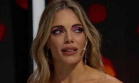 Emilia Attias renovó su imagen y posó con una audaz selección de vestidos. Emilia Attias renovó su imagen y posó con una audaz selección de vestidos.