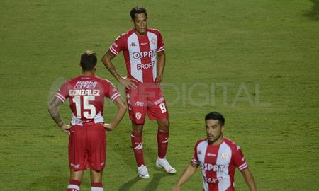 Unión y Gimnasia y Esgrima de La Plata empataron 1-1 en el 15 de Abril, gracias a los goles de Ezequiel Cañete (U) y Lucas Barrios (G). Unión y Gimnasia y Esgrima de La Plata empataron 1-1 en el 15 de Abril, gracias a los goles de Ezequiel Cañete (U) y Lucas Barrios (G).