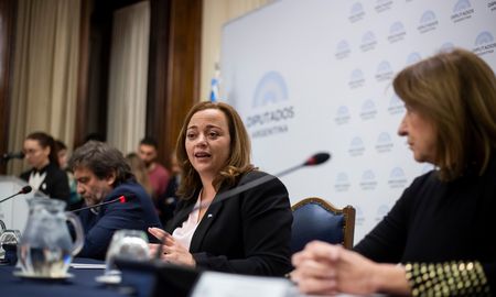 Son temas que afectan directamente la calidad de vida y la recuperación del salario de los argentinos, dijo Moreau respecto a los cambios en el impuesto a las Ganancias. Son temas que afectan directamente la calidad de vida y la recuperación del salario de los argentinos, dijo Moreau respecto a los cambios en el impuesto a las Ganancias.