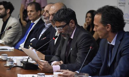 En el inicio del debate en la comisión presidida por el diputado del Frente de Todos, Rodolfo Tailhade, participaron diputados santafesinos de diferentes bloques y el senador Dionisio Scarpín (Juntos por el Cambio). En el inicio del debate en la comisión presidida por el diputado del Frente de Todos, Rodolfo Tailhade, participaron diputados santafesinos de diferentes bloques y el senador Dionisio Scarpín (Juntos por el Cambio).