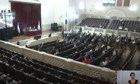 ahora: la camara de diputados sesiona en el paraninfo de la unl ahora: la camara de diputados sesiona en el paraninfo de la unl