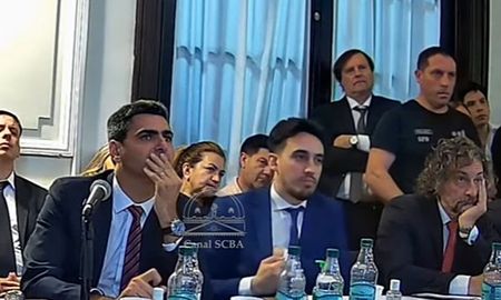 Así siguen la lectura de los alegatos los padres de Fernando Báez Sosa. Así siguen la lectura de los alegatos los padres de Fernando Báez Sosa.
