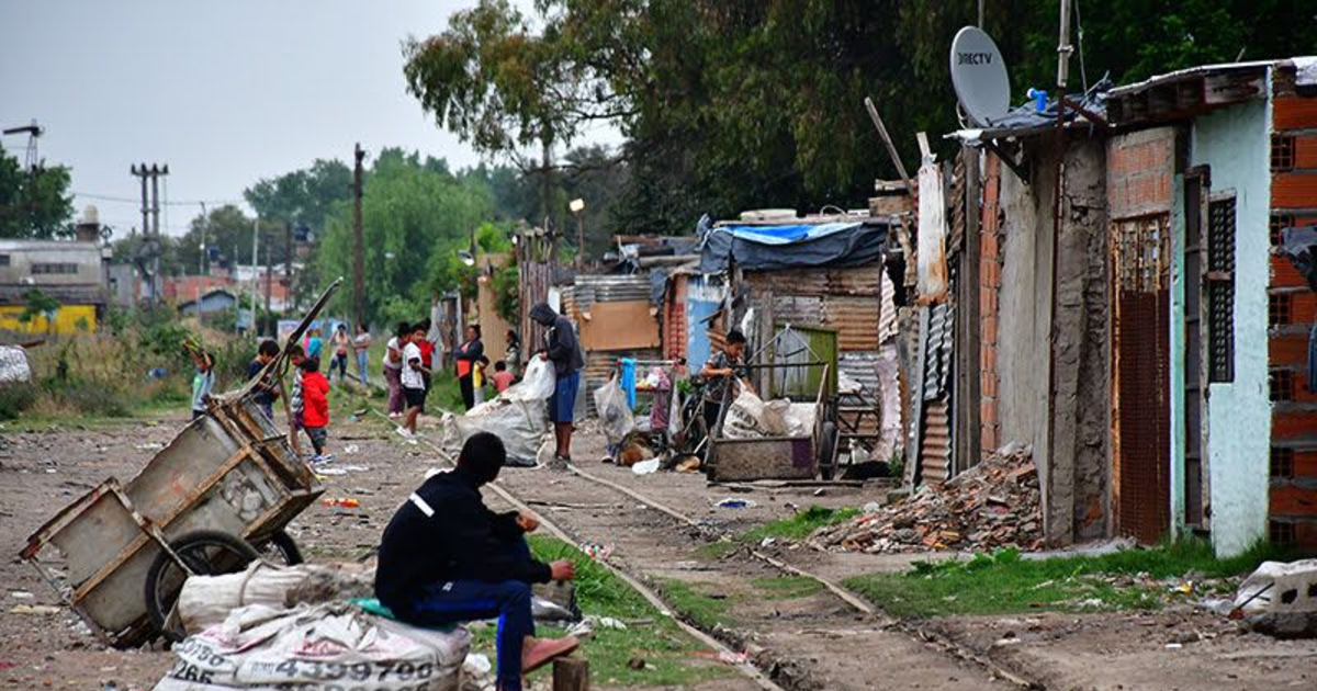 En el desagregado hay un dato que enciende las alarmas: en el Noreste Argentino (NEA), una de las regiones más pobres del país, la luz y la electricidad aumentaron en promedio 14,1%, hasta siete veces más que en el resto del país. En el desagregado hay un dato que enciende las alarmas: en el Noreste Argentino (NEA), una de las regiones más pobres del país, la luz y la electricidad aumentaron en promedio 14,1%, hasta siete veces más que en el resto del país.