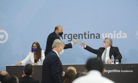 La Nación le pidió a Insfrán que haga cambios y le prometió apoyo. La Nación le pidió a Insfrán que haga cambios y le prometió apoyo.
