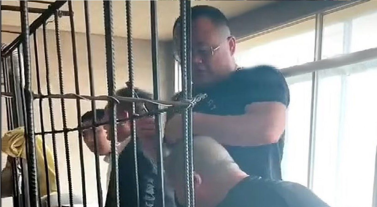 Xian Guo -hoy de 37 años- comenzó a experimentar síntomas cuando tenía 20.