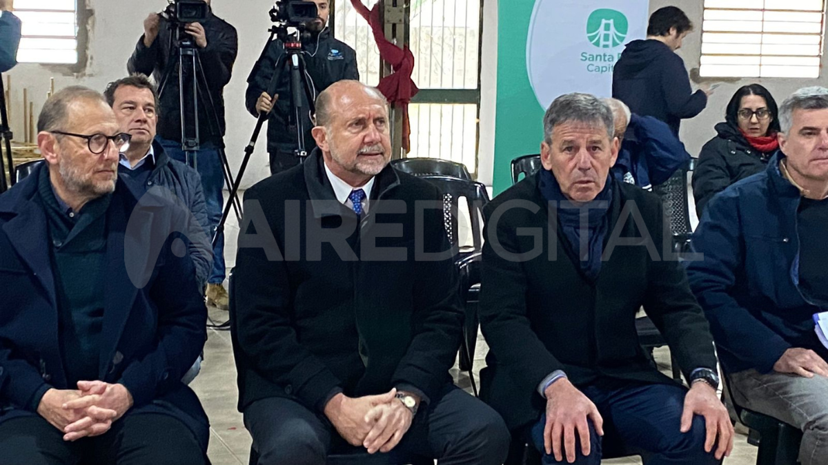 Perotti compartió un acto hoy con el intendente de Santa Fe, Emilio Jatón.