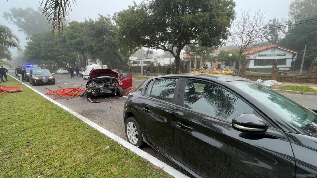 Cuatro vehículos protagonizaron un impactante accidente de tránsito en la Costanera de Santa Fe. 