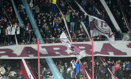 Contundente golpe a una barra brava de fútbol que no podrán ingresar a los estadios por cuatro años Contundente golpe a una barra brava de fútbol que no podrán ingresar a los estadios por cuatro años
