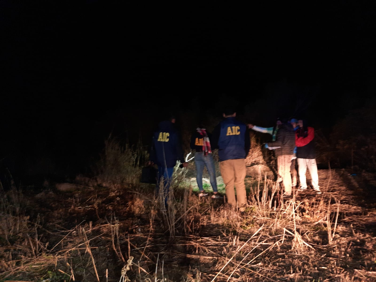 Peritos y personal de la AIC trabajaron en el lugar y tras realizar los estudios pertinentes, constataron que se trataba de un animal. Estiman que puede ser perro o un chivo.