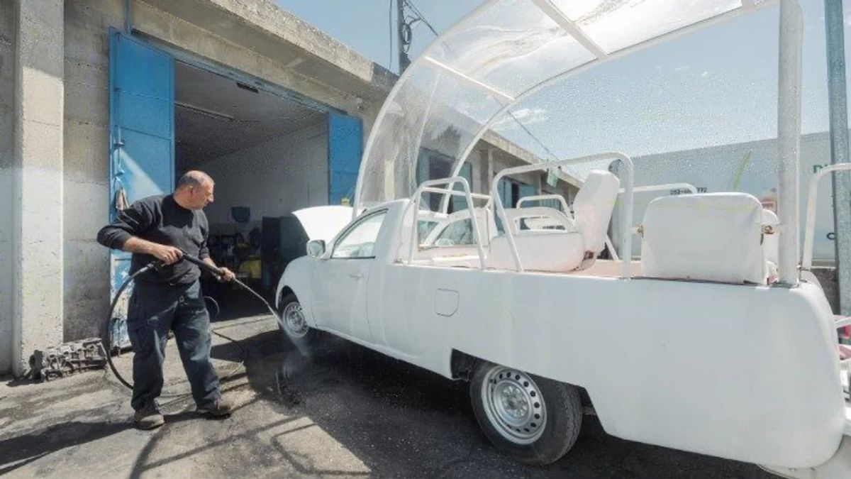 El vehículo que utilizó el papa Francisco está siendo reformado para ayudar a los niños de Gaza. El vehículo que utilizó el papa Francisco está siendo reformado para ayudar a los niños de Gaza.