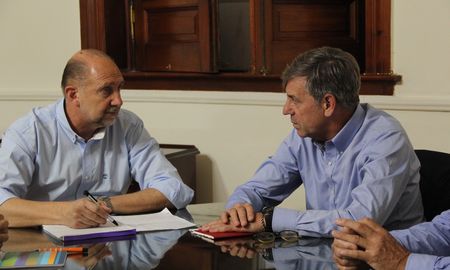 El gobernador Perotti y el intendente Jatón mantuvieron su primer reunión de trabajo. El gobernador Perotti y el intendente Jatón mantuvieron su primer reunión de trabajo.