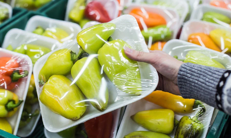 España prohibirá la venta de frutas y verduras en envases de plástico a partir de 2023